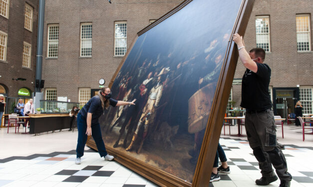 Rijksmuseum brengt levensgrote Nachtwacht naar verpleeg- en verzorgingshuizen