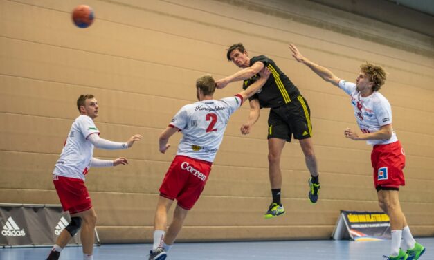 KRAS/Volendam strikt opbouwspeler Zlatko Pavicevic.