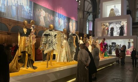De Nieuwe Kerk showt 250 jaar mode