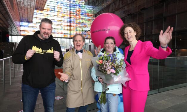 Eerste bezoekers Mediamuseum Beeld & Geluid feestelijk onthaald