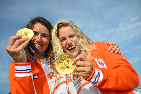 Goud voor zeilsters Van Aanholt en Duetz na zinderende medalrace