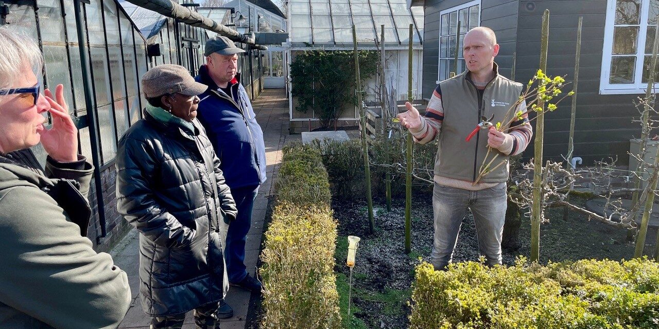 Snertwandeling en workshop fruitbomen enten bij Historische Tuin